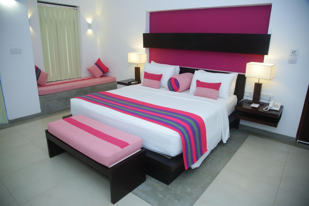 Ranna 212 Beach Resort Kahandamodara ภายนอก รูปภาพ